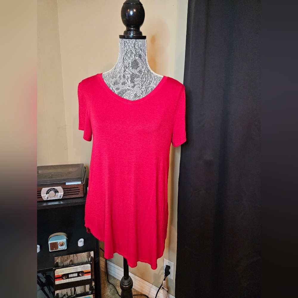 Basic red top - Picture 4 of 4